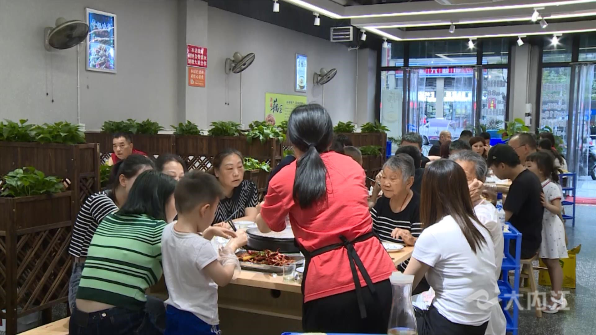 半年消費新媒體.mp4_20220718_191257579.jpg